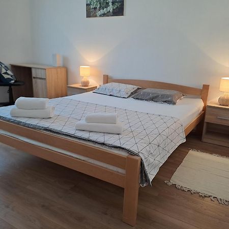Yulia Apartman Pula Ngoại thất bức ảnh